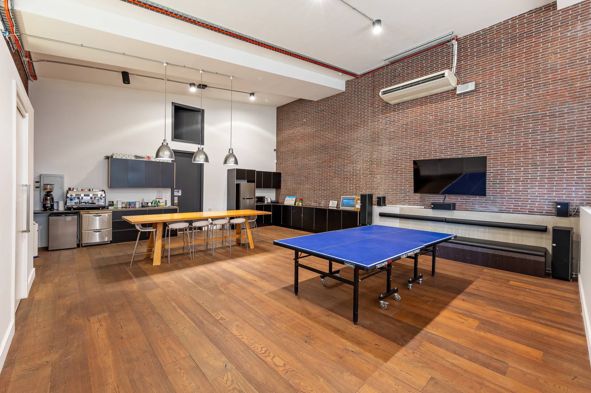 Top quality Office, Showroom, Creative Workspace Commercial Property